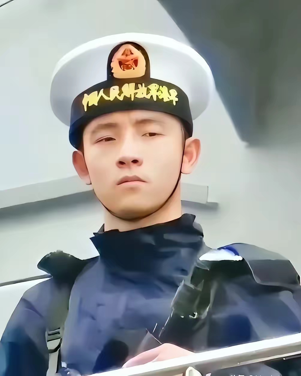 在她英勇就义前一刻,她对日本记者说:给我拍张照片