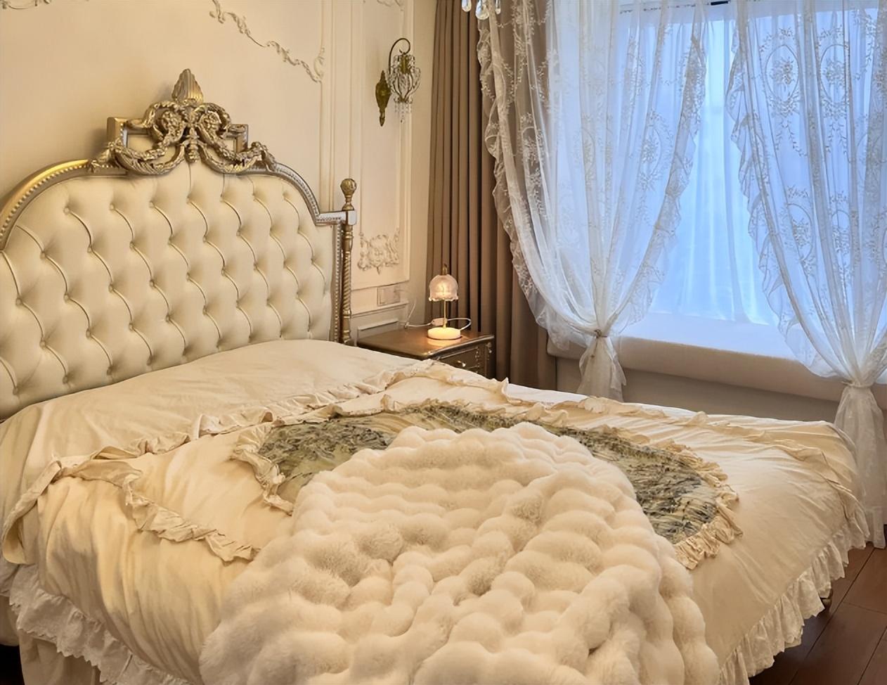 自带欧式床头的床