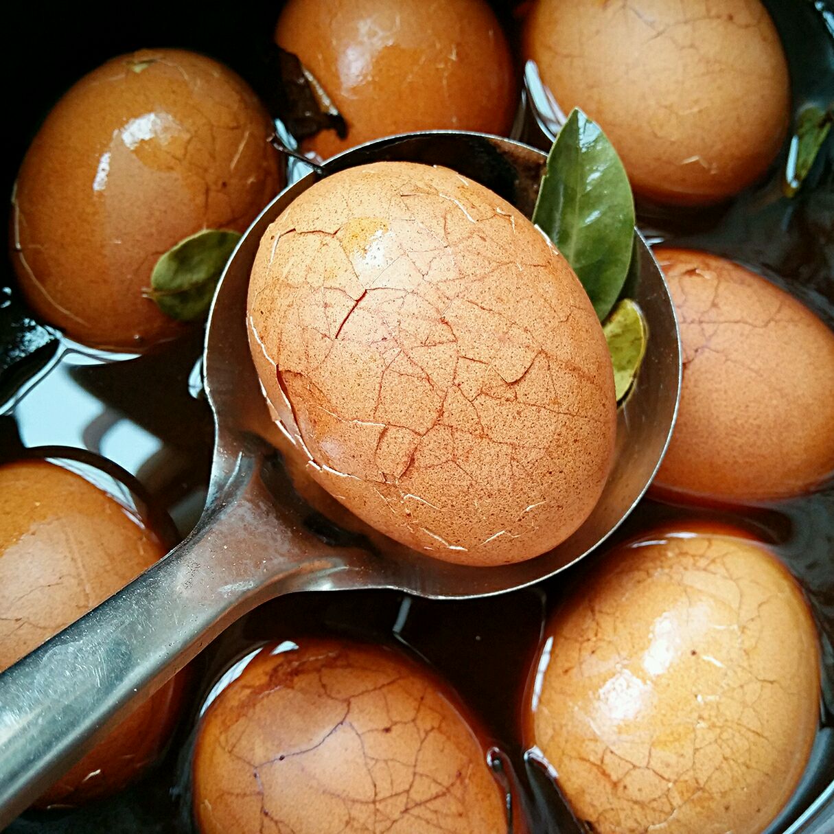 怎样煮茶叶蛋入味又好吃?秘诀大公开,让你一次就爱上这美味小吃