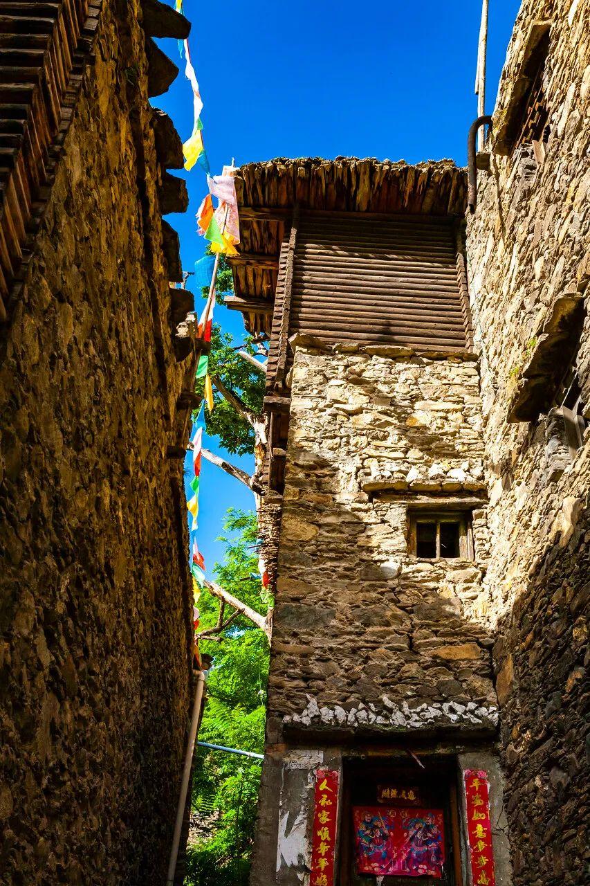 川西一县城,人人都听过却极少人去过!春夏花如海