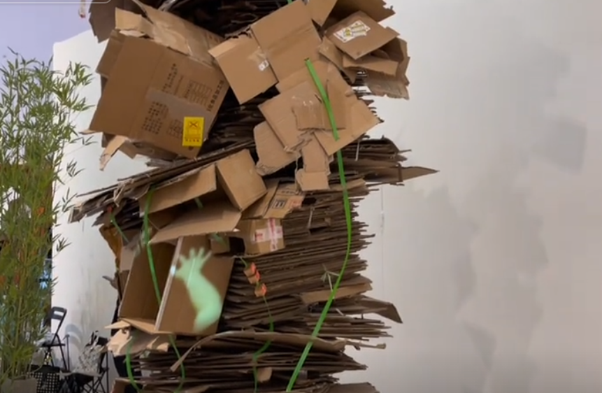 这件毕业作品被全网嘲讽没多久,一位网络昵称为"乔姐"的女孩站了出来