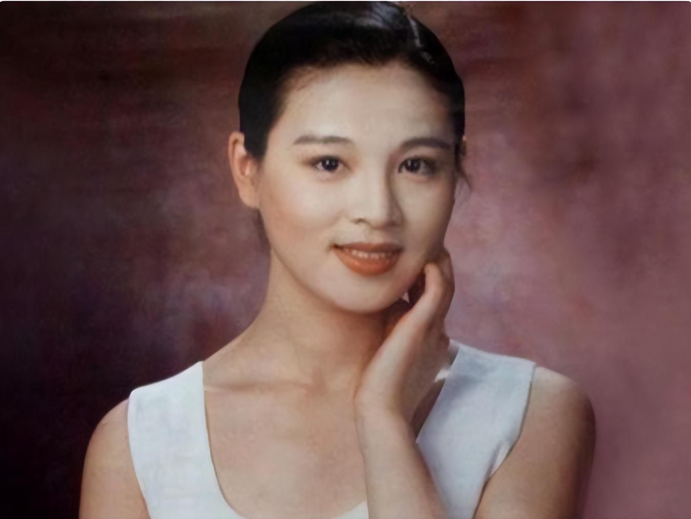 赵明明:步入嫂子宋丹丹后尘,被英家人抛弃,为子退圈的她怎样了