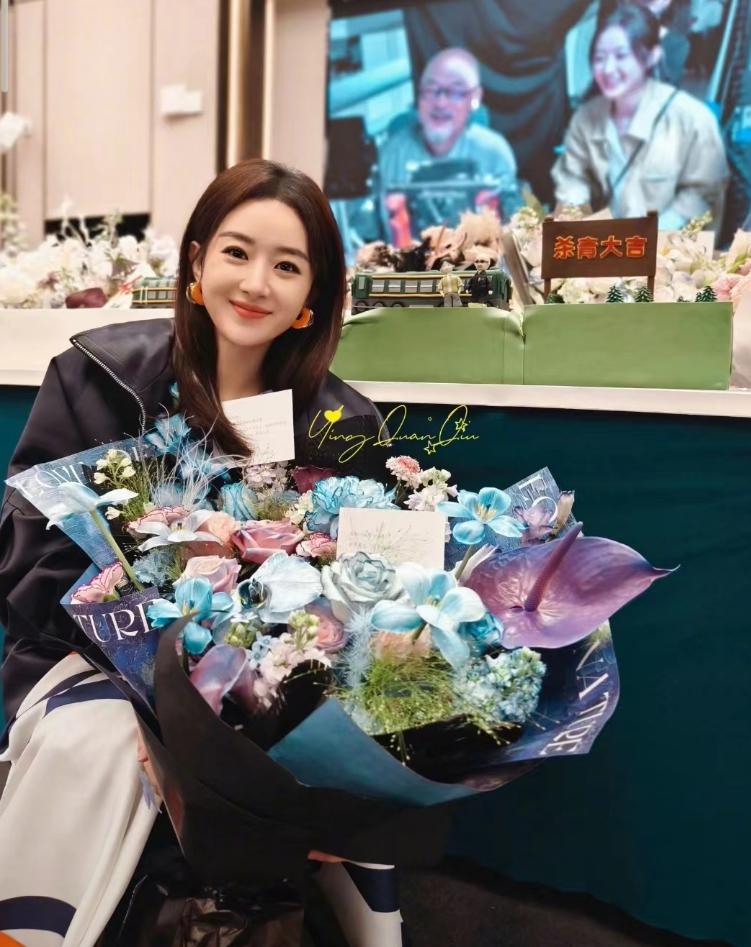 赵丽颖带儿子逛动物园,罕晒母子合照秀幸福,5岁想想身高优越