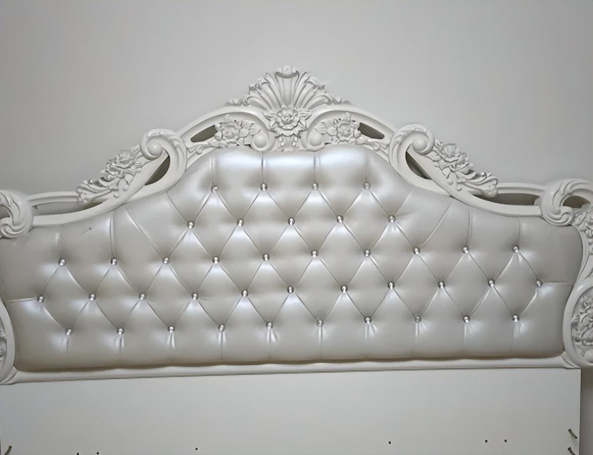 自带欧式床头的床