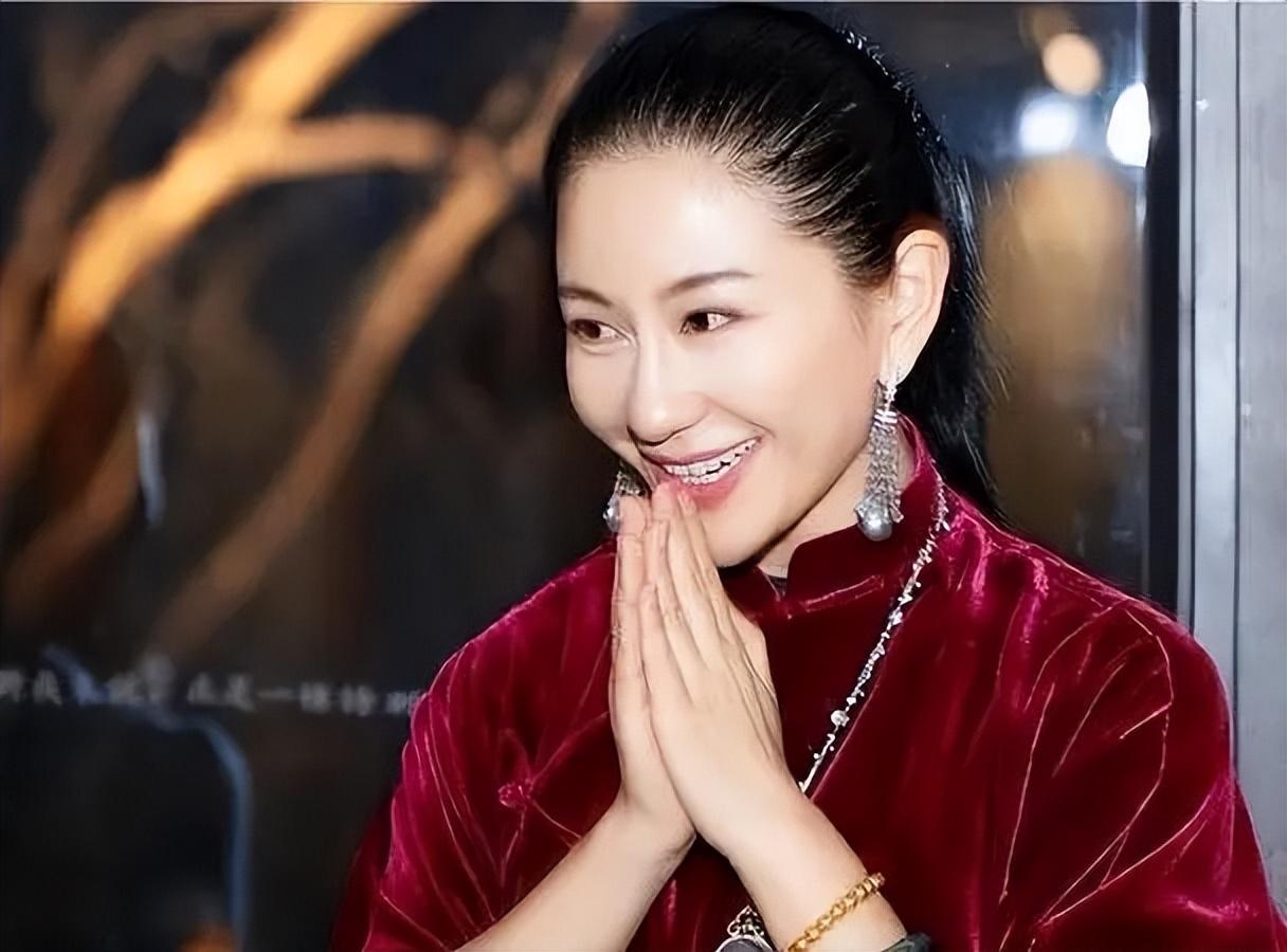 "藏"了这么多年,原来她就是刘钧的妻子,难怪不怕"红狼"花心