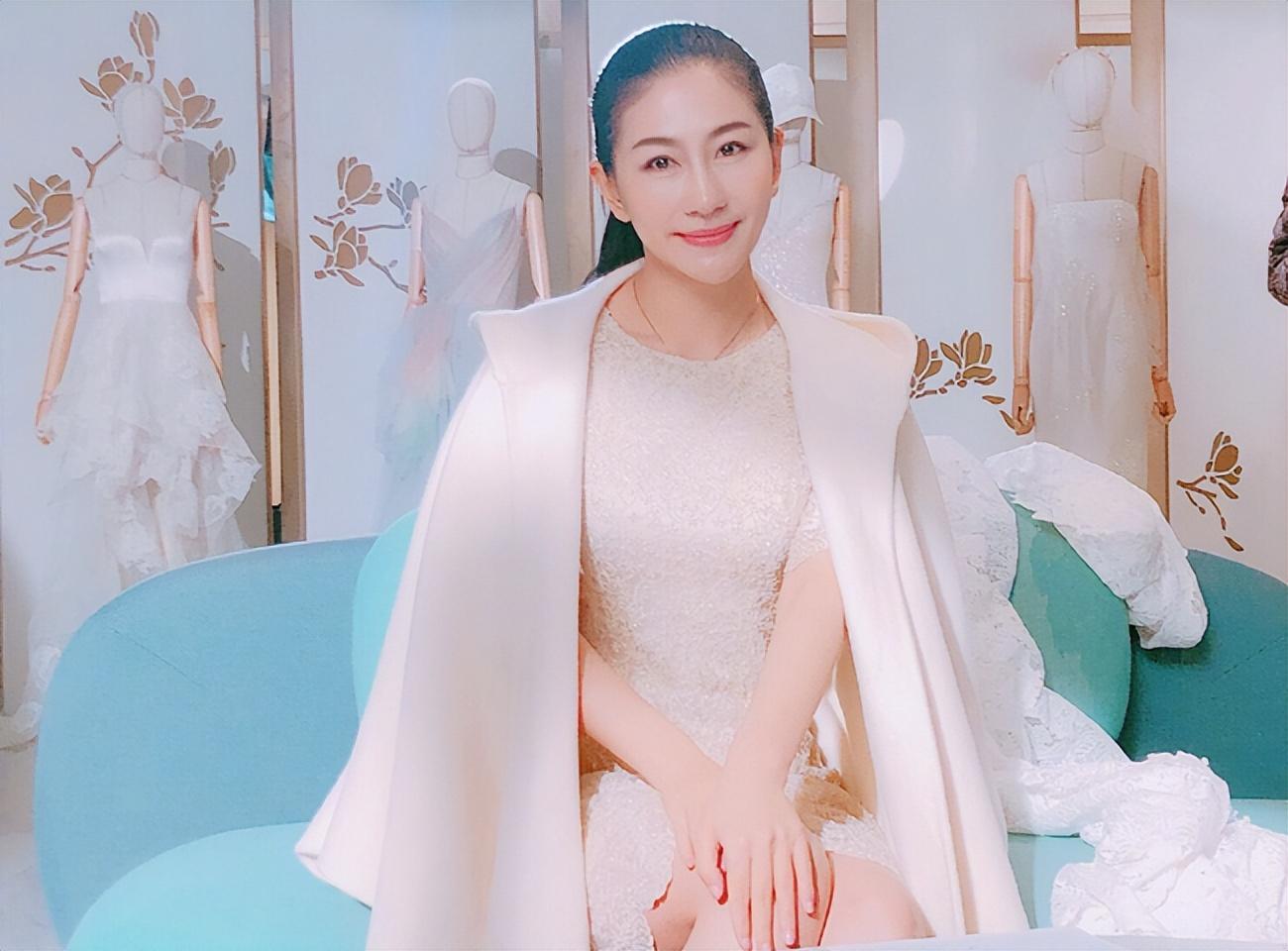 "藏"了这么多年,原来她就是刘钧的妻子,难怪不怕"红狼"花心