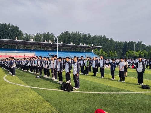 吹响冲锋号,郑州十中为毕业生举行最后一次升旗仪式