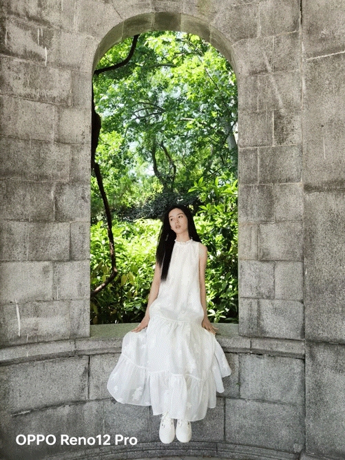 舒淇洞洞鞋,刘亦菲换腰封,周也贴彩钻,深扒大小花美貌"心机"