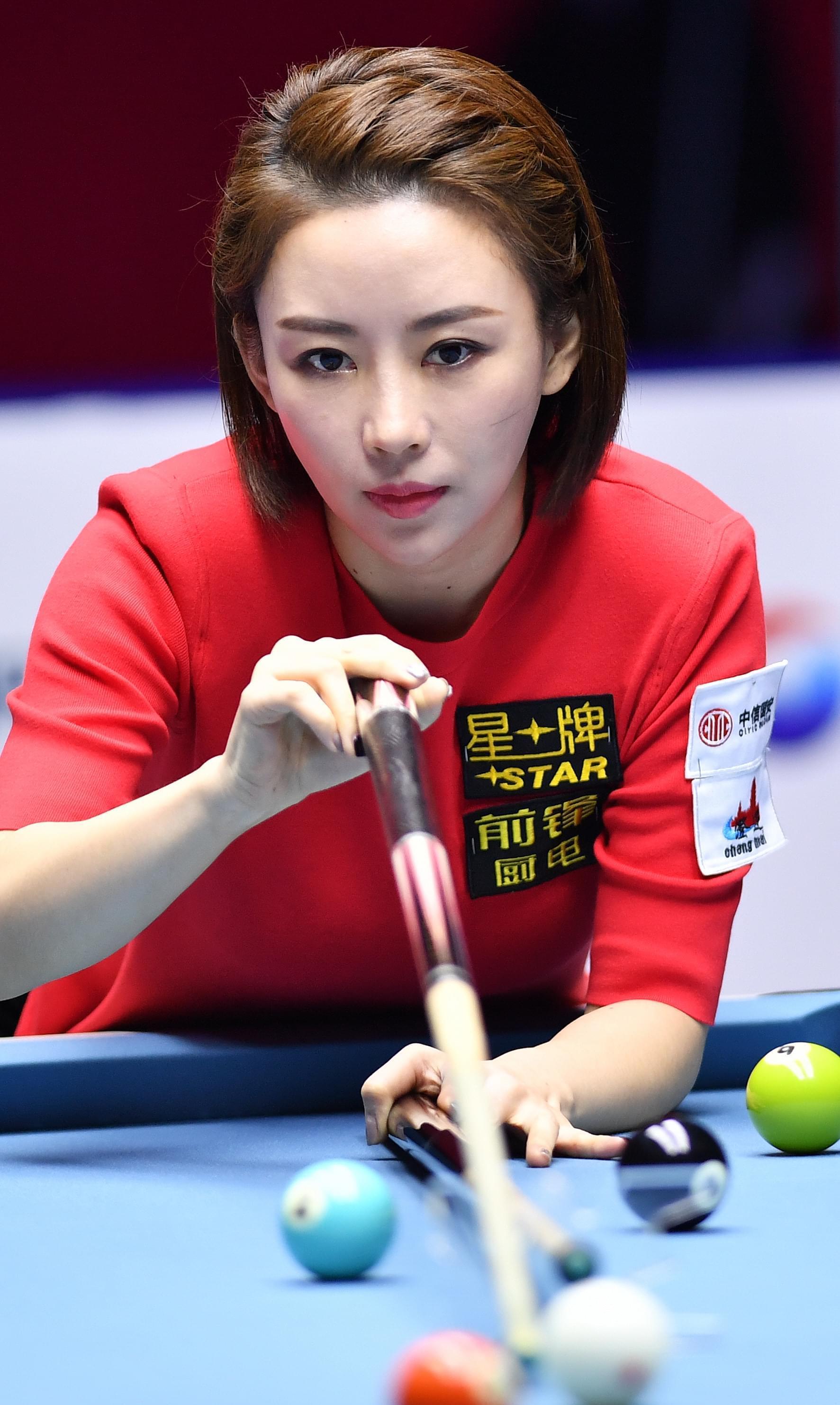 42岁潘晓婷现状,皮肤白嫩身材火辣,看完近照才知道为何至今单身