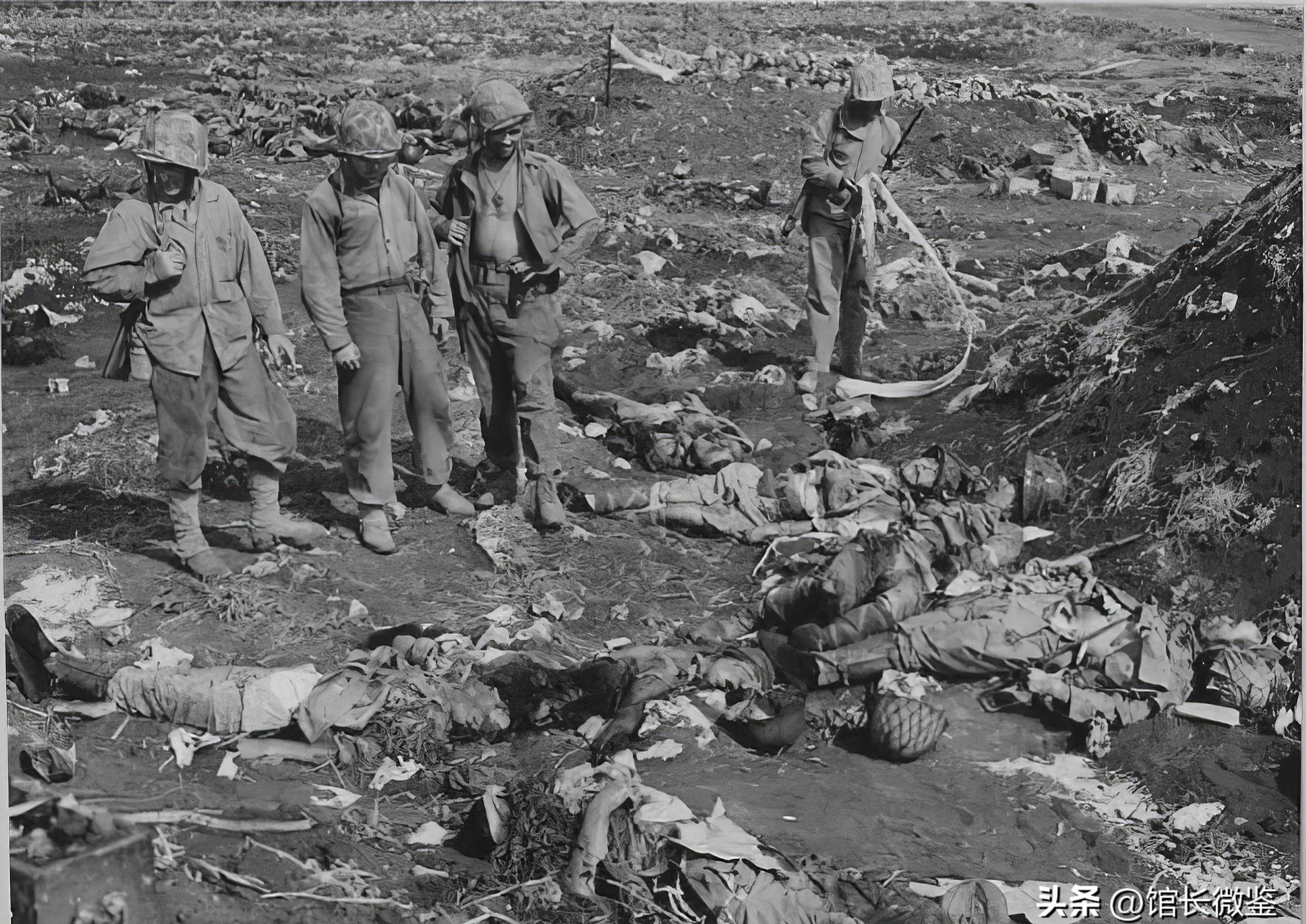 图为数千名日军在一处山崖上被击毙的场景,美国摄影