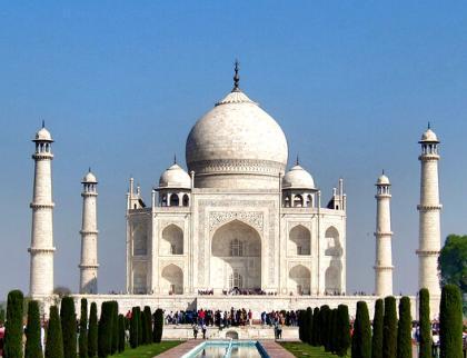 泰姬陵是印度阿格拉市的一座世界著名的建筑,也是印度最具标志性的