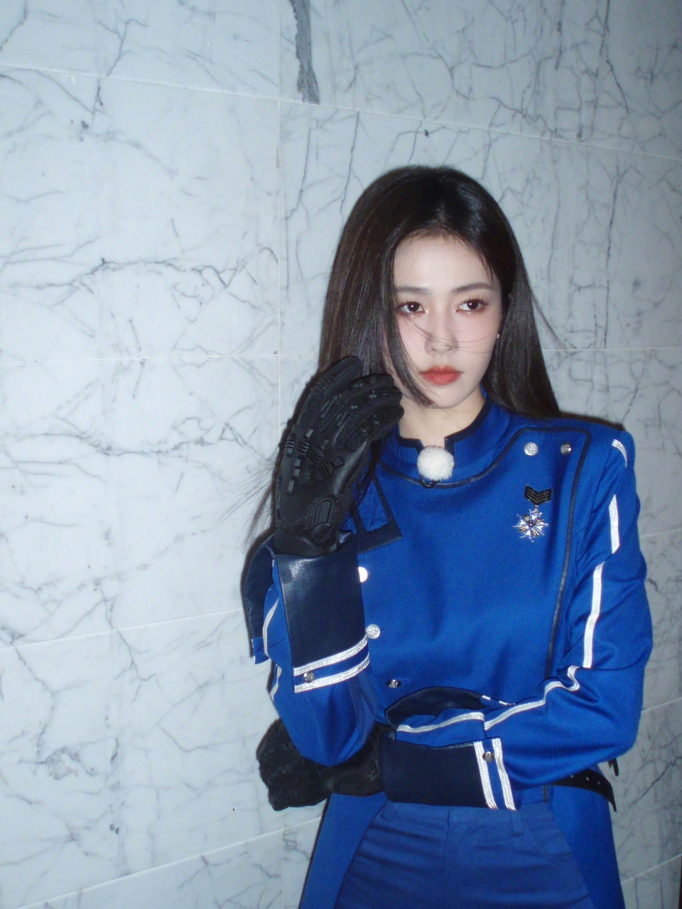 白鹿不滋着大白牙大笑时,真的美翻了.