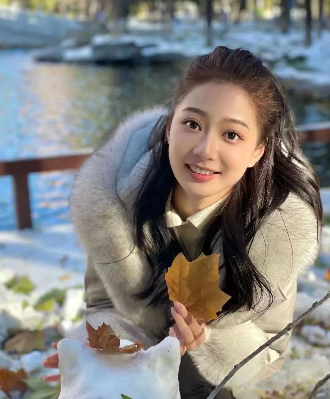 作家诗人灵儿佳作《多年以后,红尘中谁还记得我》主播:乔乔