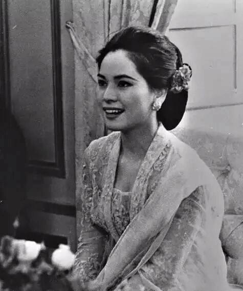 叛逆黛薇夫人:15岁当娼女,22岁当印尼国母