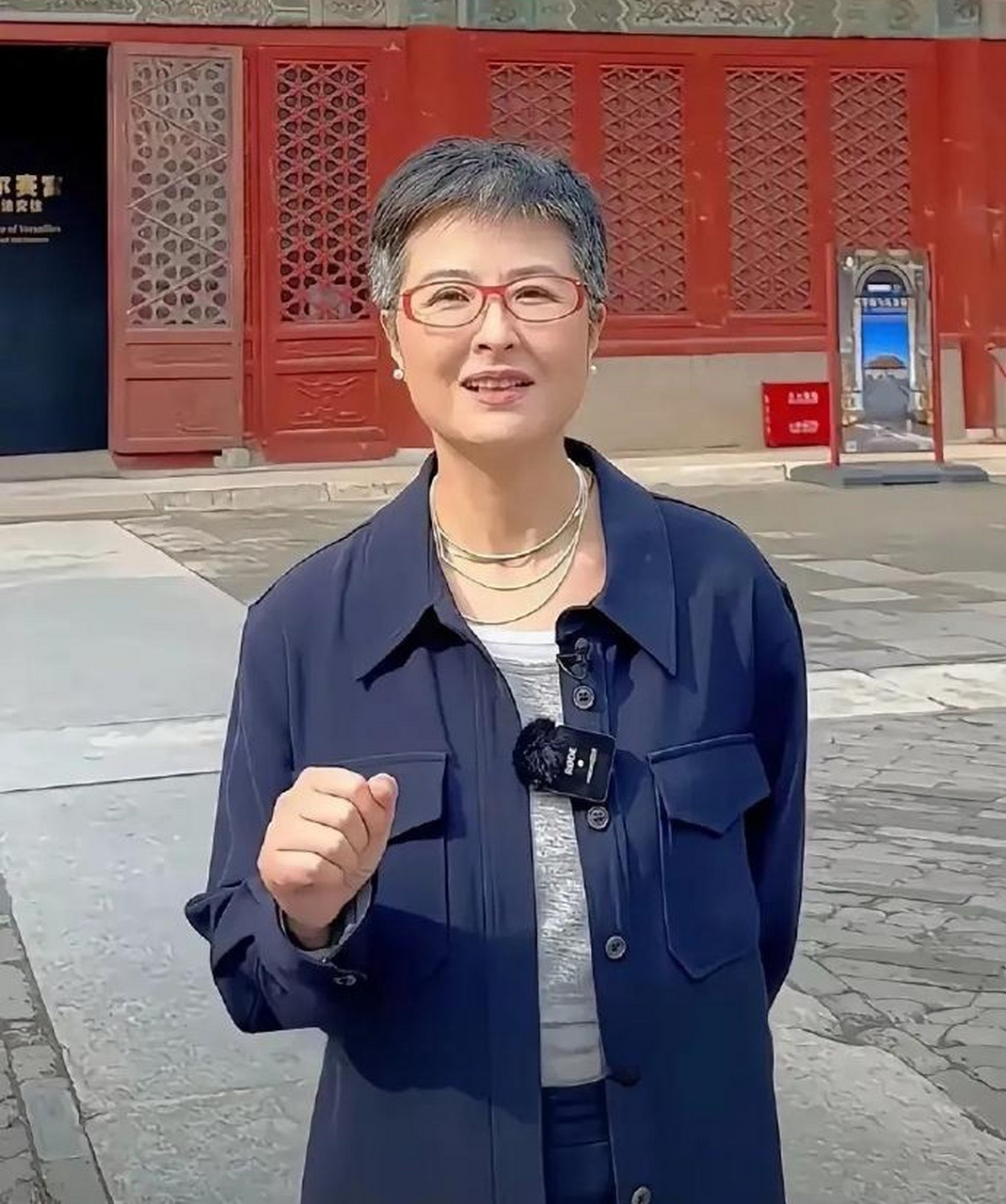 其实仔细想一下张泉灵已经50多岁了,遵从岁月规律,这应该是自然老去的