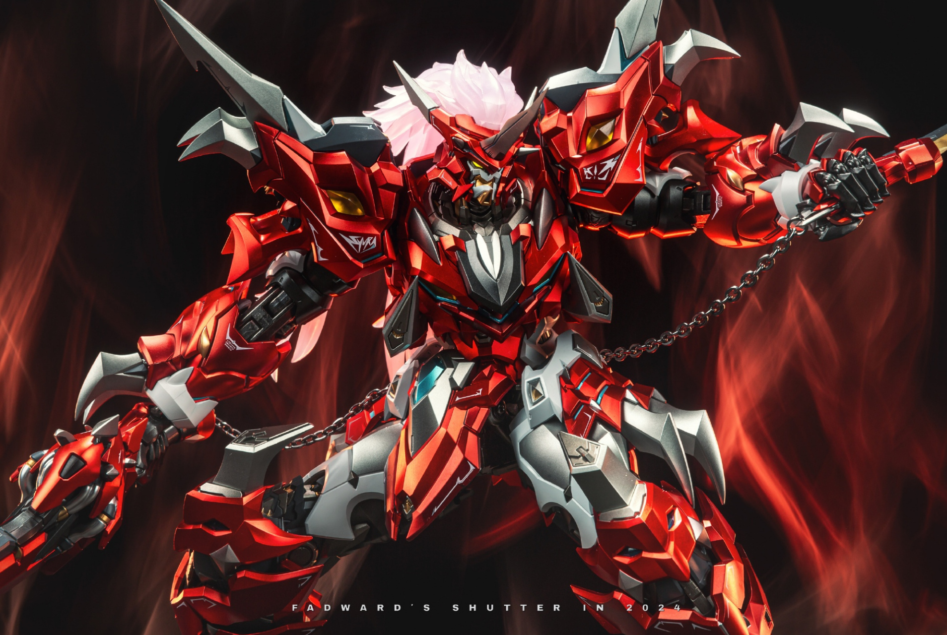 模型欣赏: moscow 空呪罗机甲,采用了造型尖锐的红色外甲,配属多种