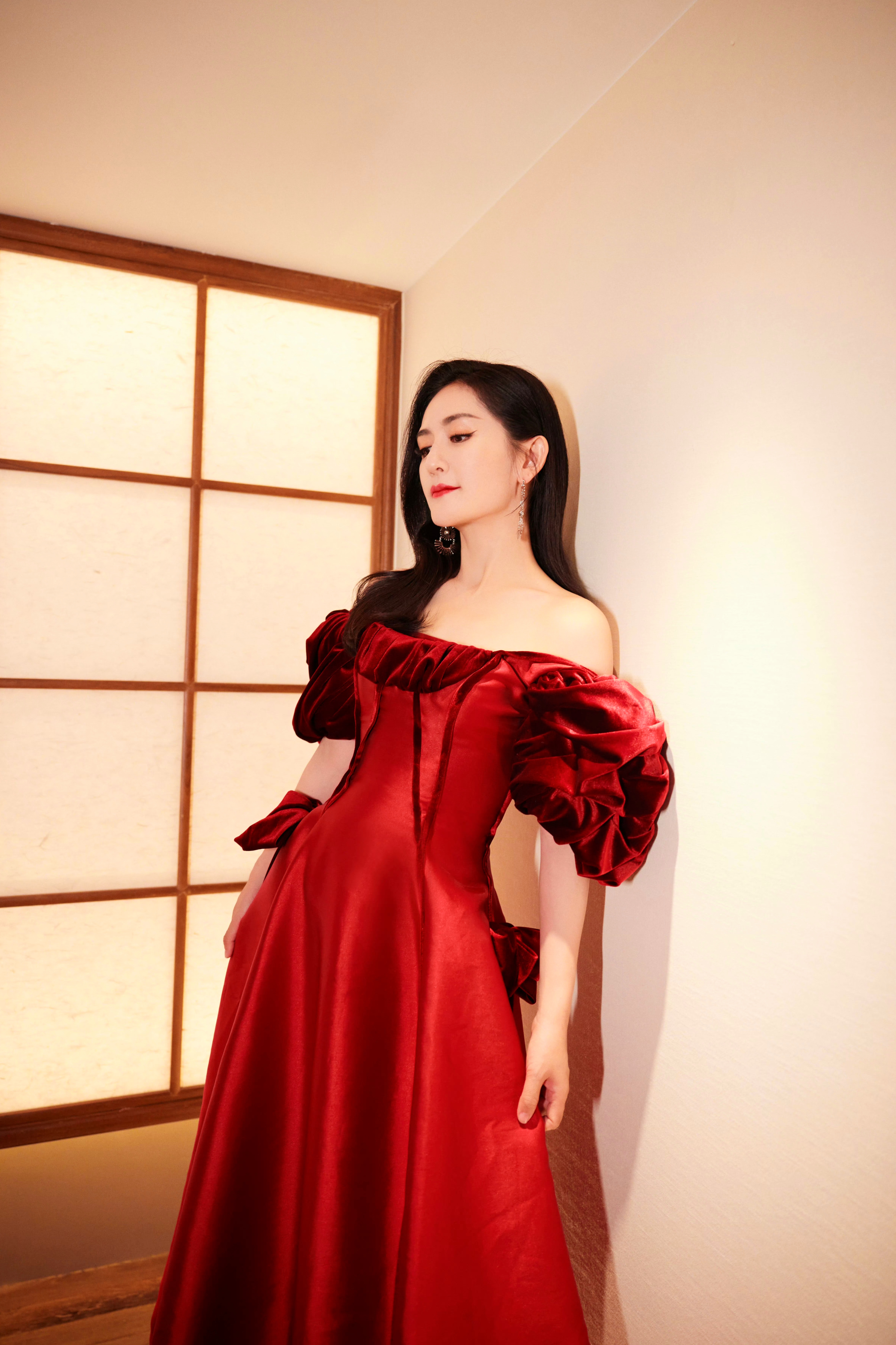 谢娜红礼服,高贵大气,美丽端庄,好美的谢娜!