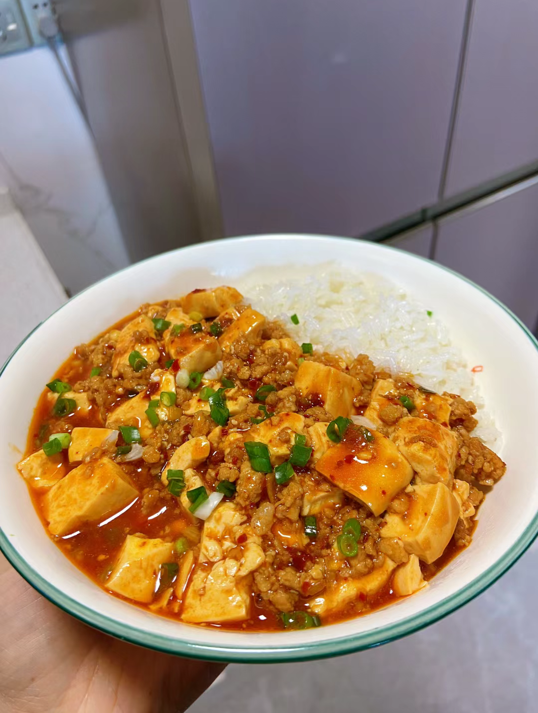 鲜香嫩滑的肉沫豆腐饭太香了,豆腐嫩滑,酱汁浓郁拌饭特别香,很轻微的