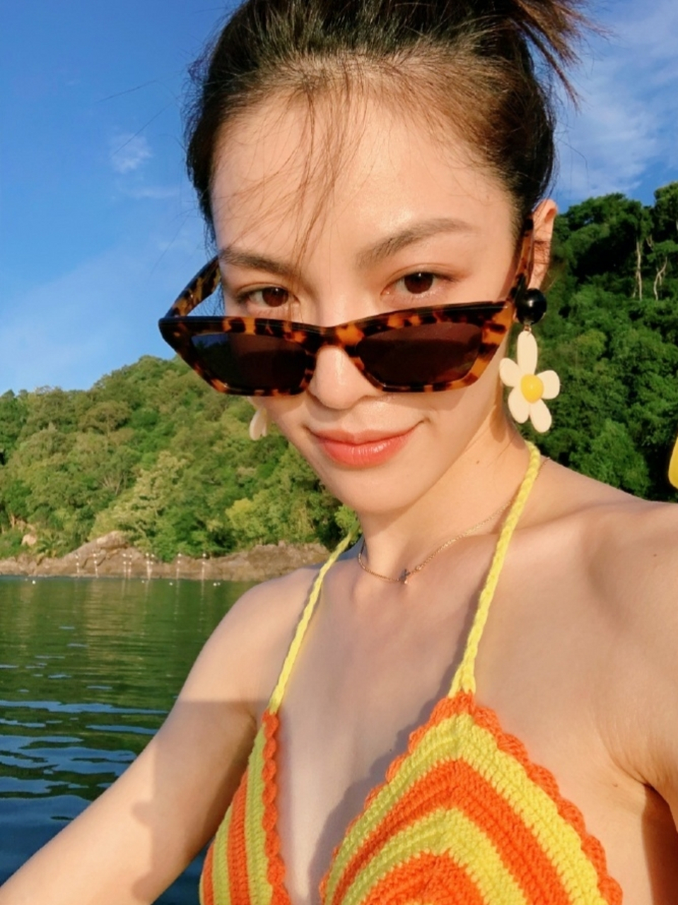 钟楚曦泳装写真大赏,清新自然美到窒息,夏日风情尽展无疑