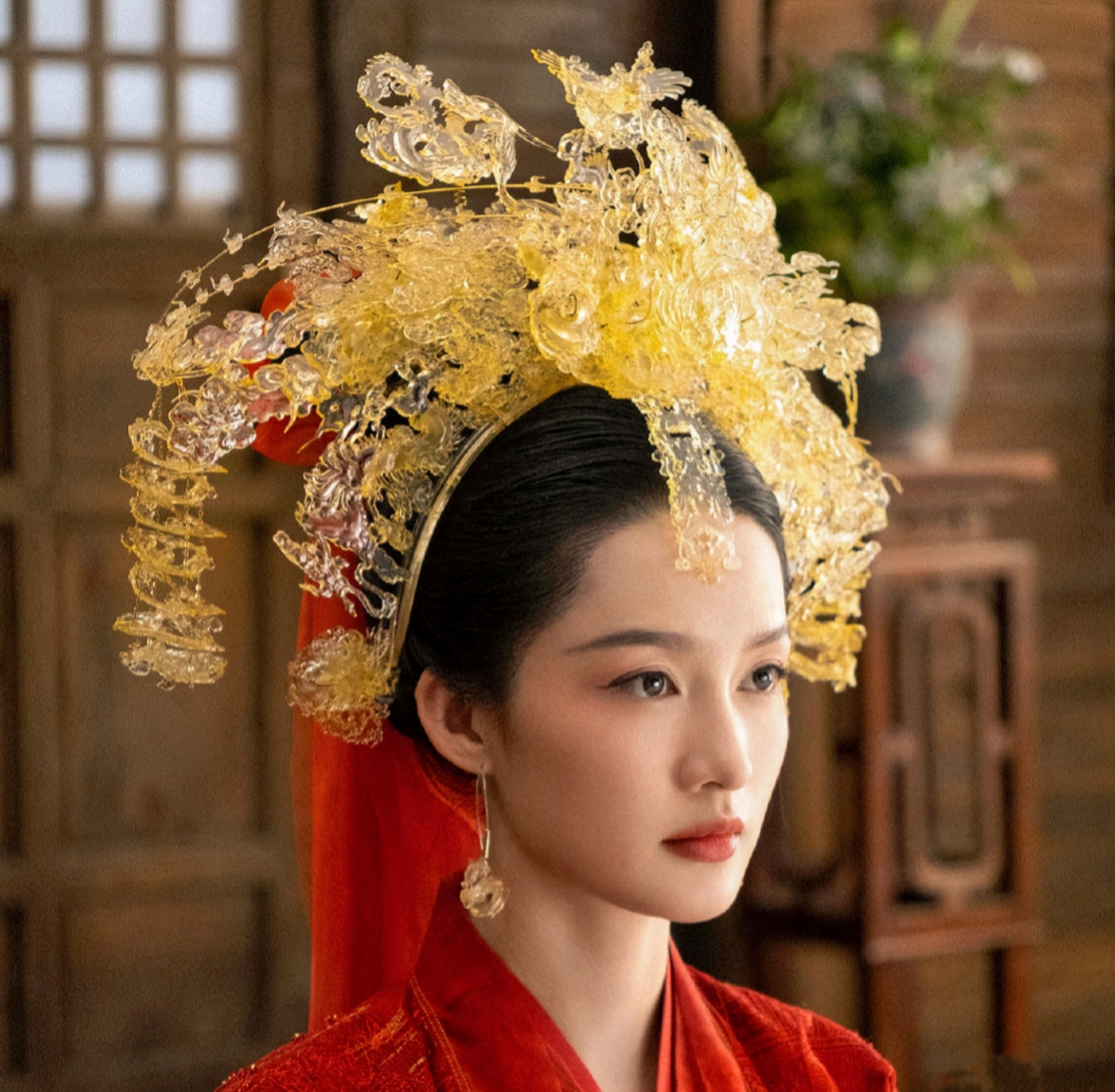 《庆余年》2范闲林婉儿大婚造型,林婉儿一头黄色头饰像个小山一样.