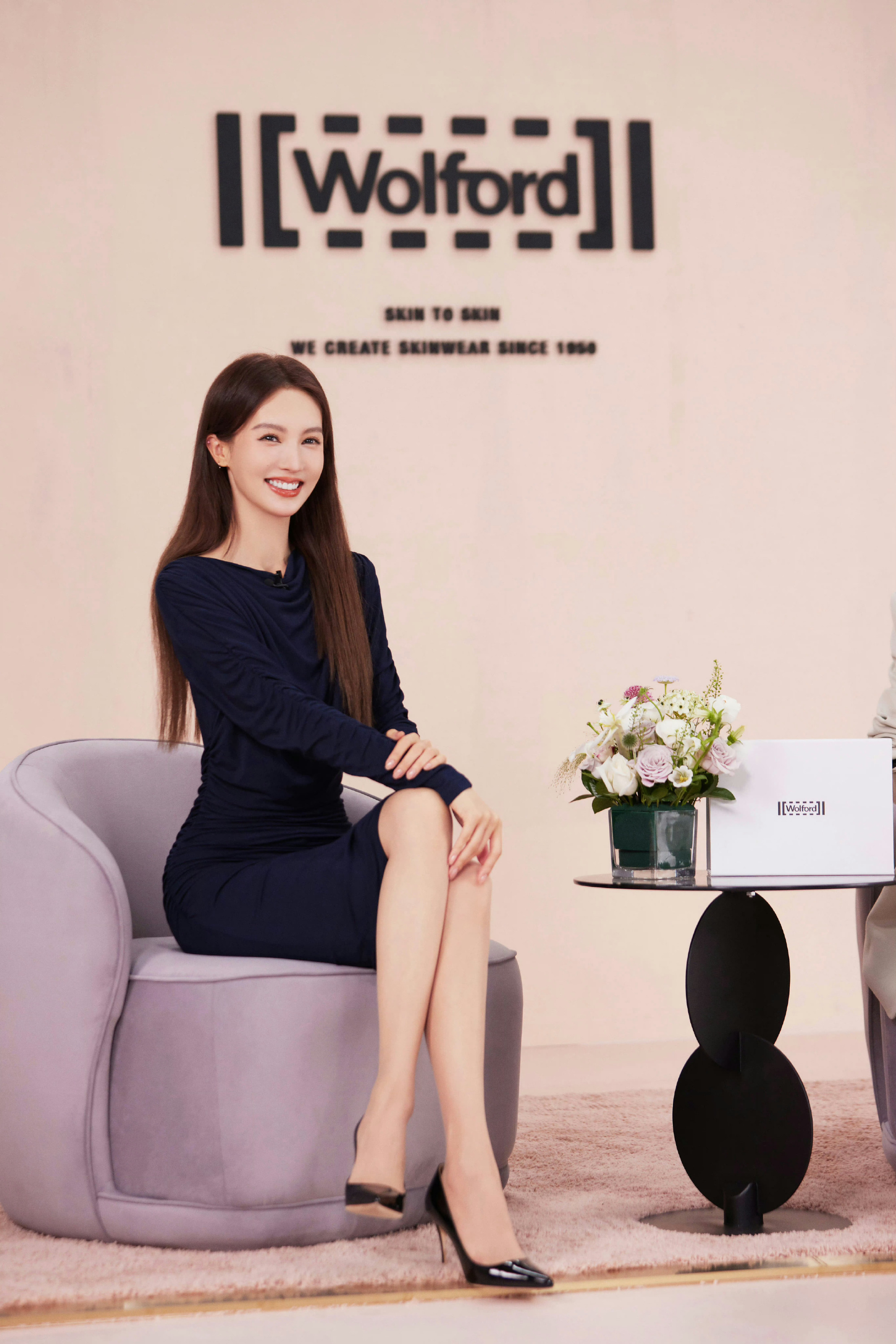 金晨品牌丝袜代言物料婀娜身姿令人心喜