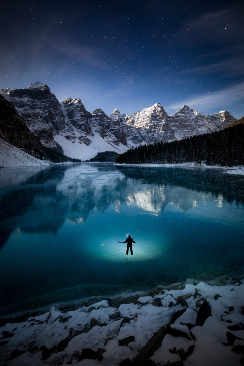 过去的事就让它过去,总是纠结懊悔之前的事情,只会消耗自己.