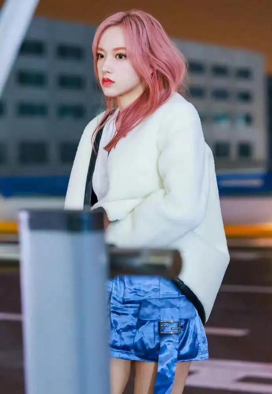 程潇染粉色头发