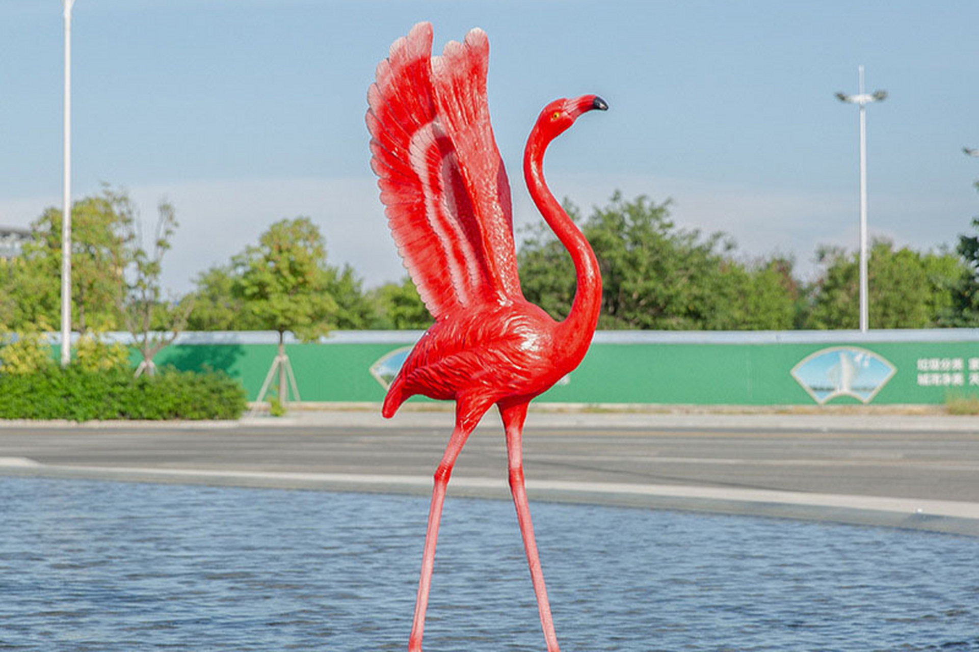 玻璃钢仿真火烈鸟雕塑,轻盈且坚固!耐腐蚀,抗老化适合户外水景.