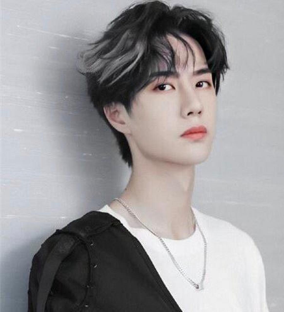 "小王子"王一博长发真帅气