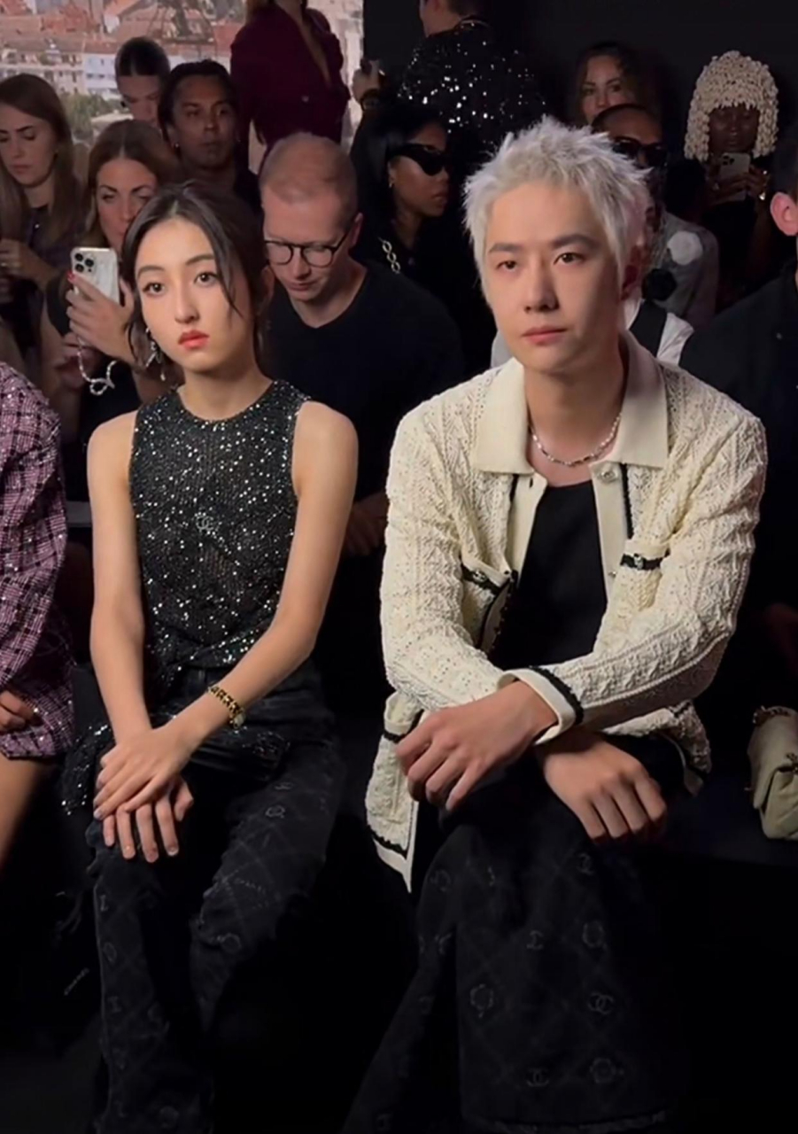 张子枫与王一博同框