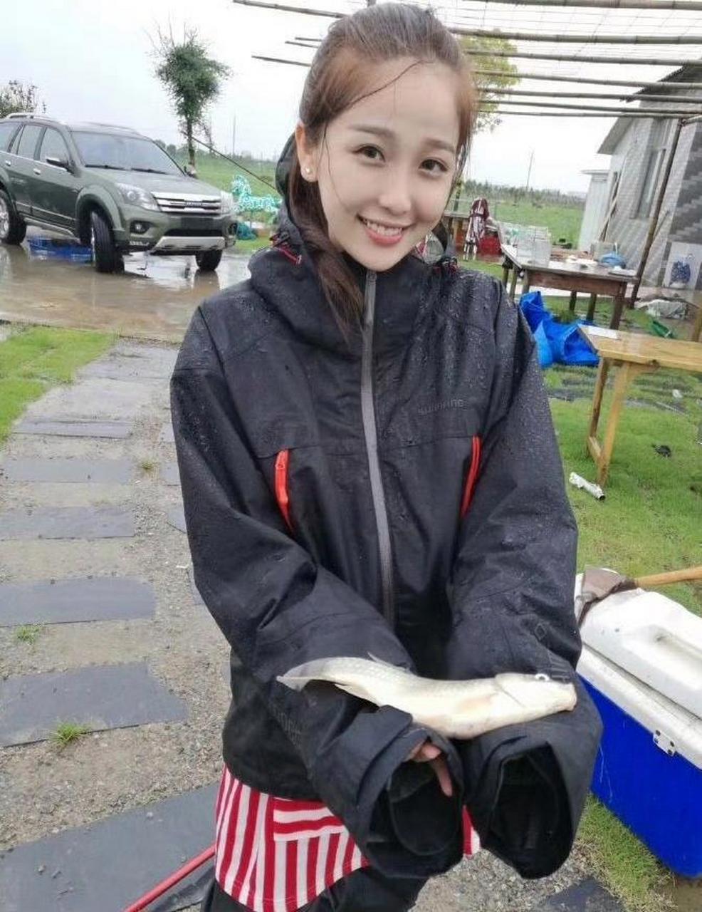 虞书欣早期考古照片