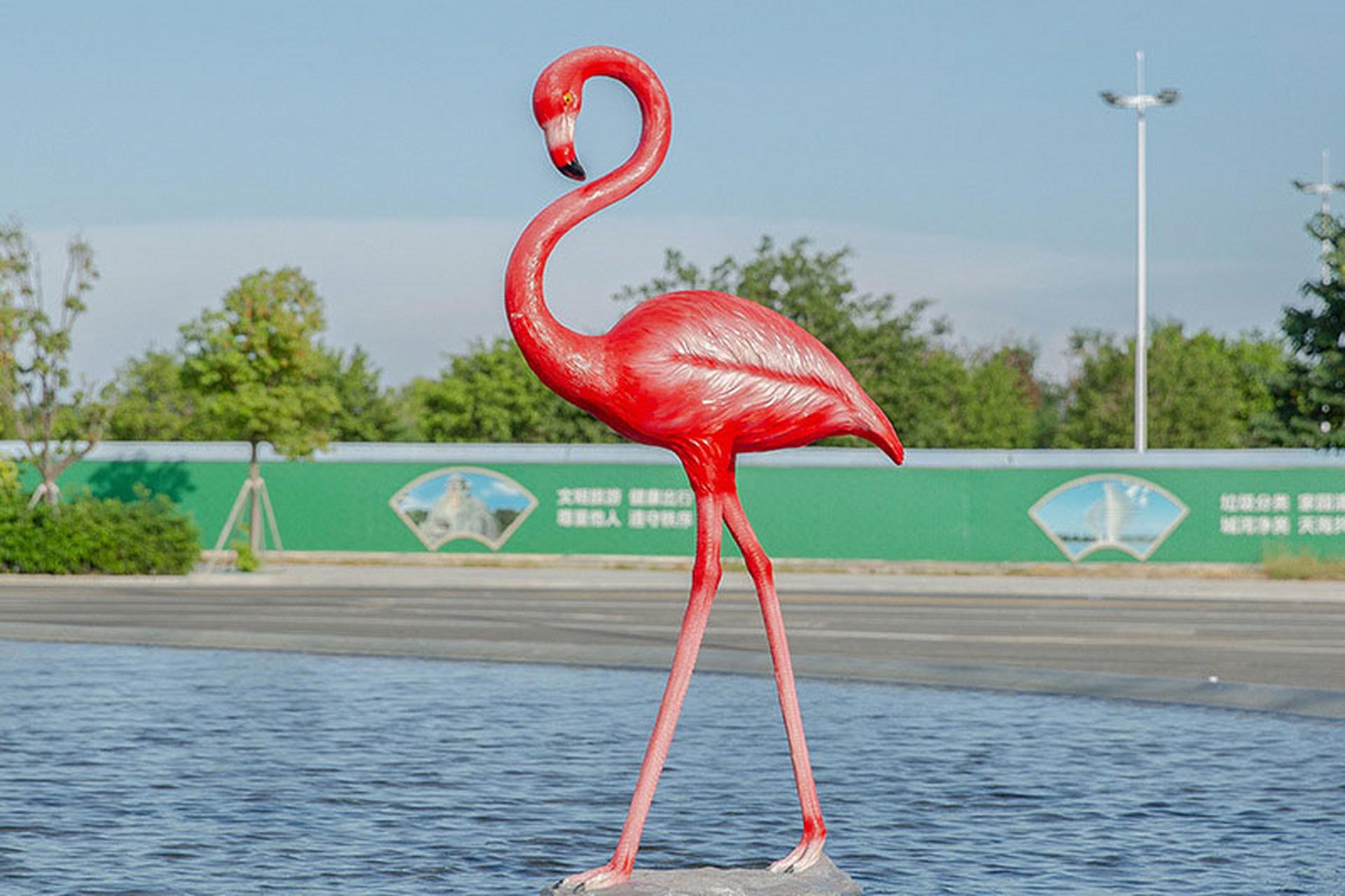 玻璃钢仿真火烈鸟雕塑,轻盈且坚固!耐腐蚀,抗老化适合户外水景.