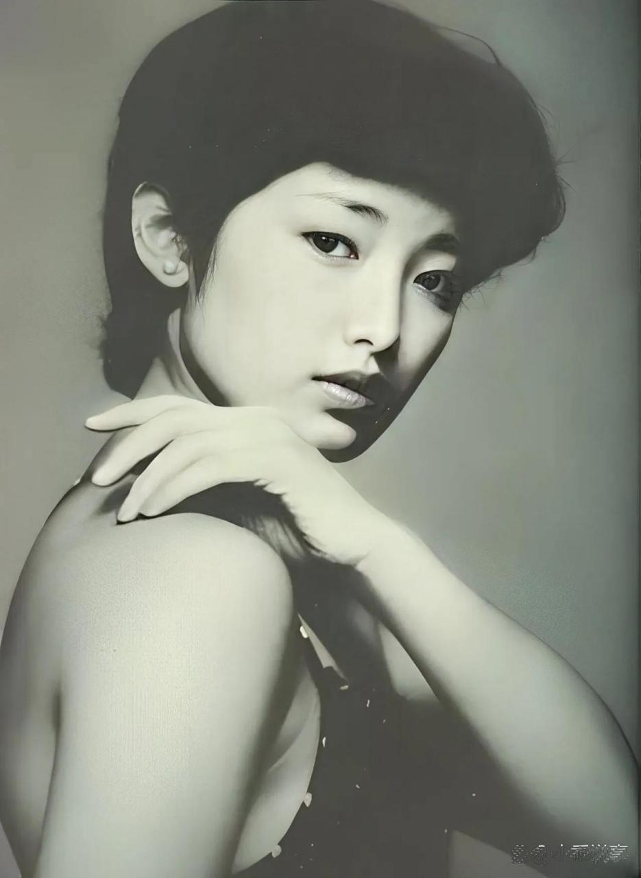 山口百惠老照片,五官不算特别漂亮