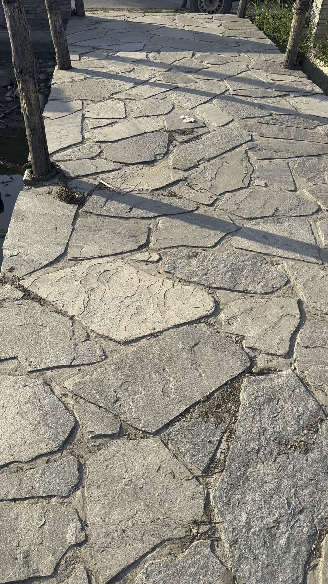 浅灰色片岩碎拼石 不规则石板材 景观乱形文化石-度小视