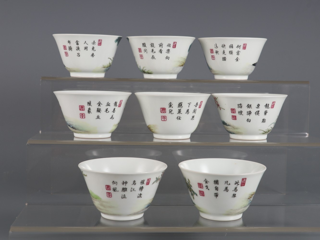 清乾隆年制珐琅彩八骏图茶杯一套