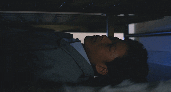 床上一夜情,床下偷听,刷两遍才懂的「情欲戏」,不愧是华语经典