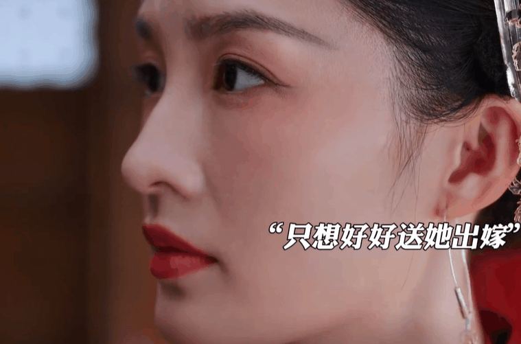 李沁"一脸苦相"是不是人间尤物?看看她和李小冉的合照就有答案