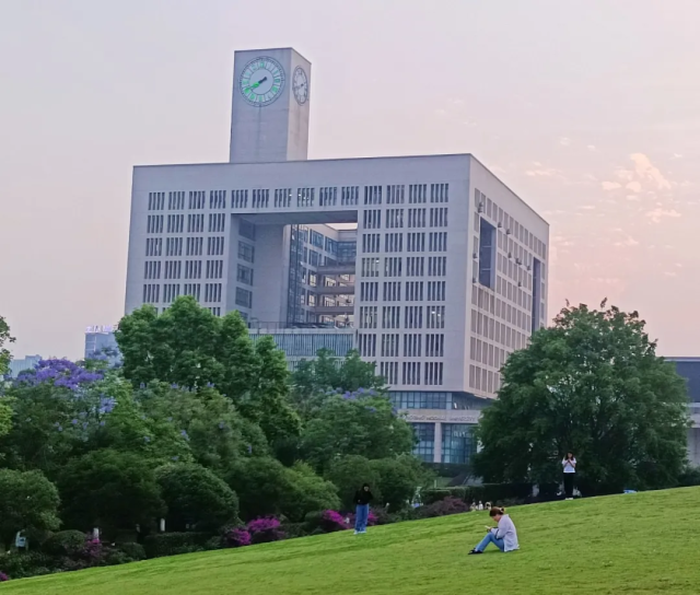 重庆师范大学校园环境怎么样?一步一景,多姿多彩,可谓美轮美奂