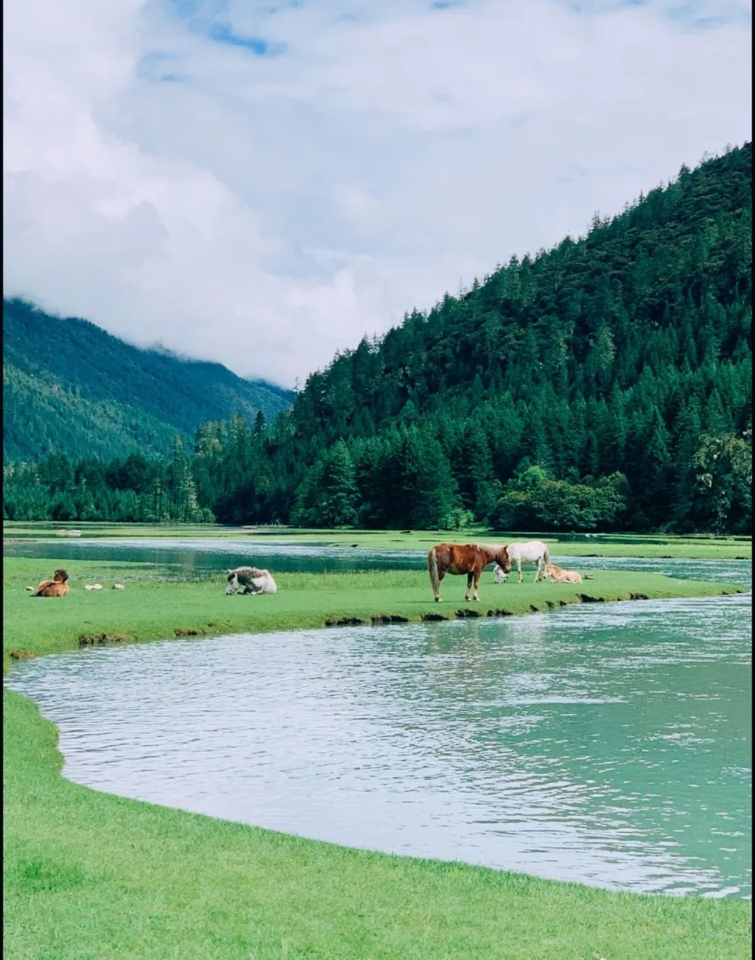 甘孜月亮湖风景区图片