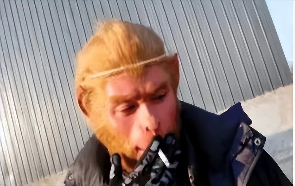 演员休息时都在干嘛?第一张我忍住了,杨紫这张我可以笑一整天