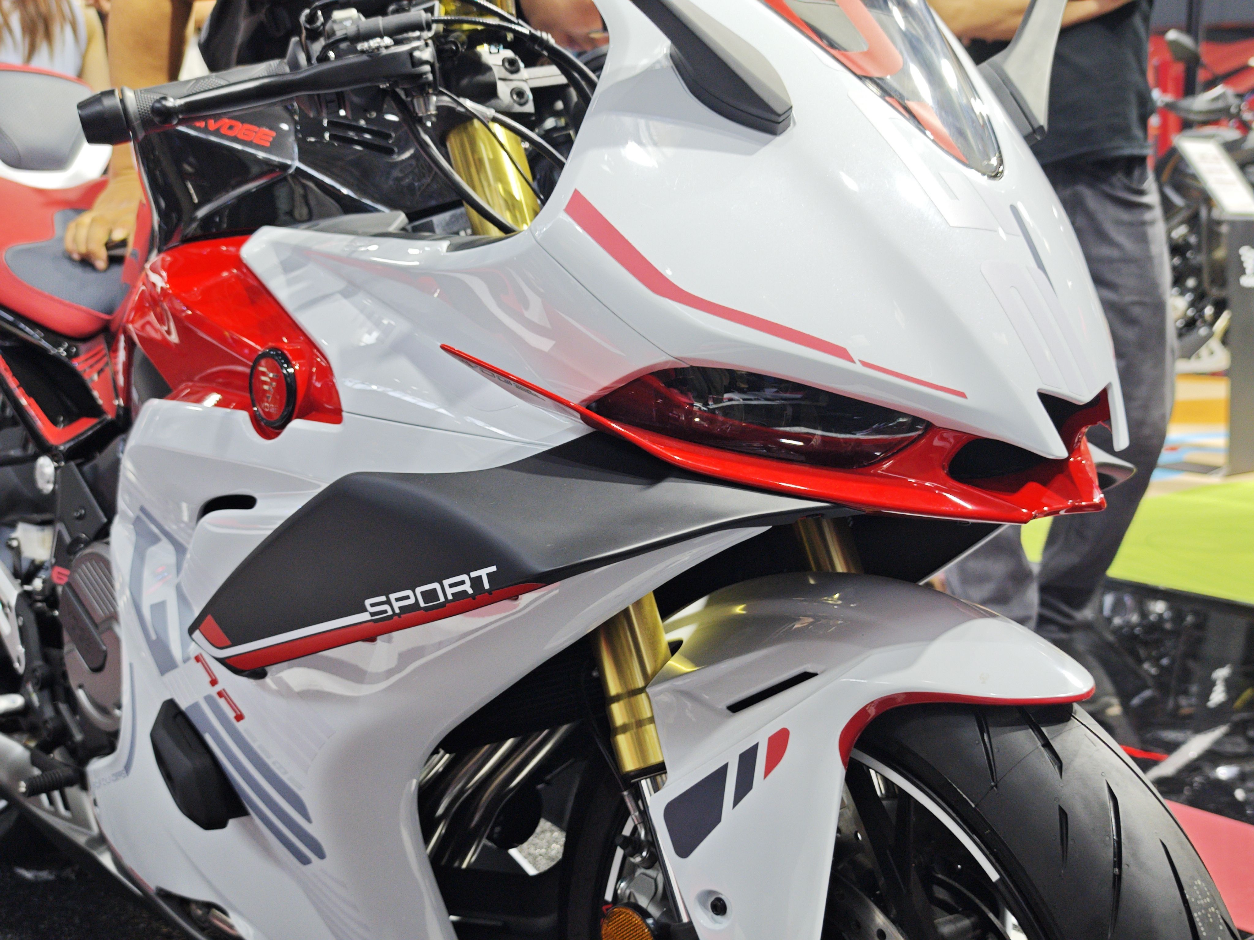 无极 rr660 四缸仿赛值得等,颜值与实力并存!