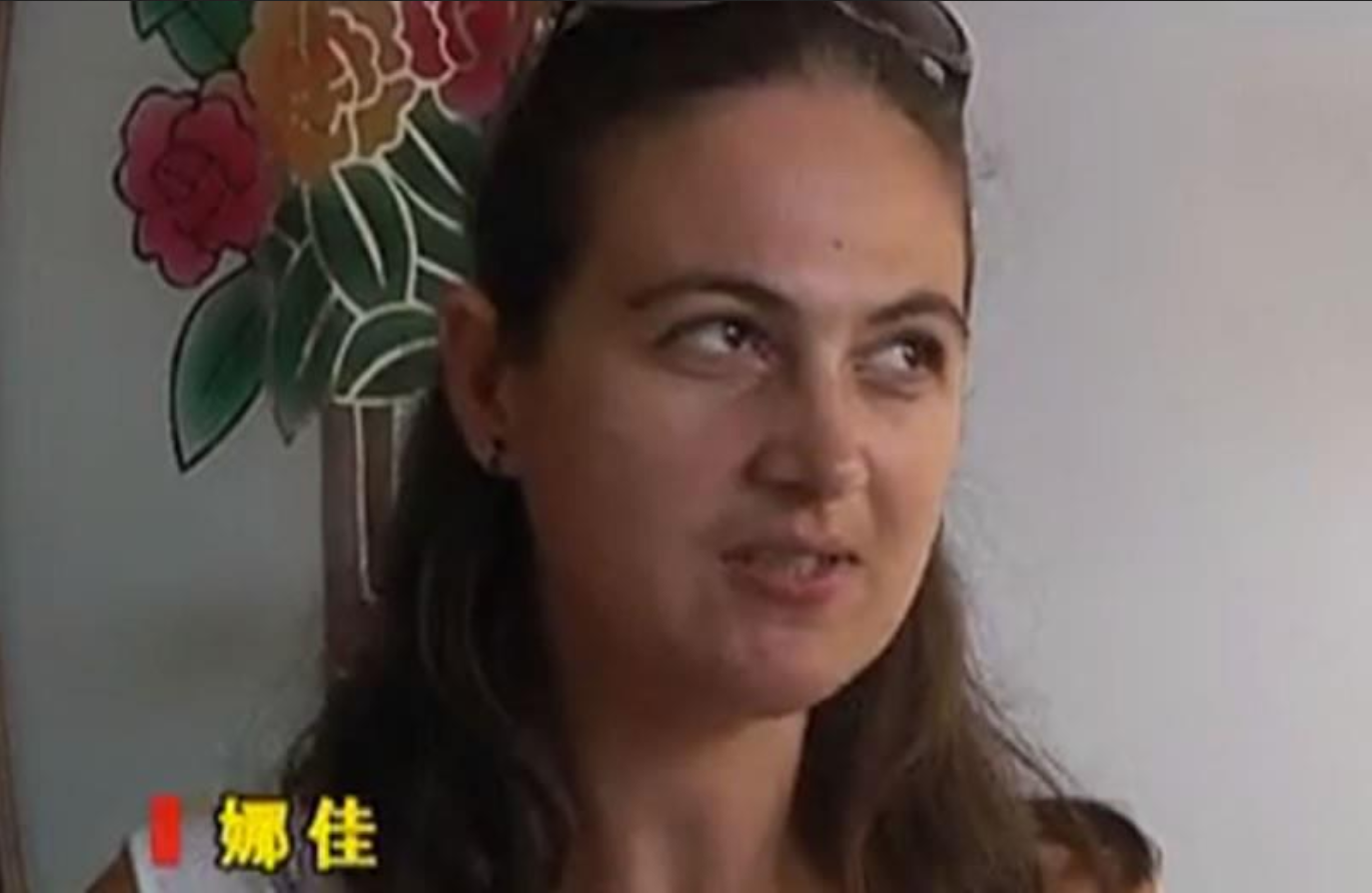 "洋媳妇"娜佳守寡17年,养大3儿子赡养中国公婆,如今后悔吗?