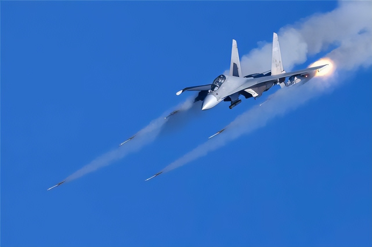 非常嚣张,对峙画面曝光,台军f16v居然敢锁定我方歼-16与轰-6k