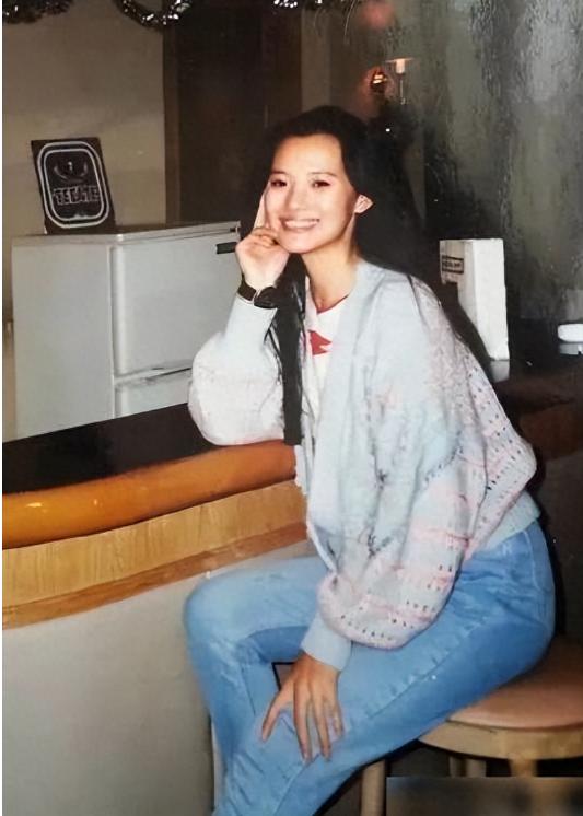 回顾低调影后咏梅:结婚20年不生子,身价上亿租房住马场太飒了!