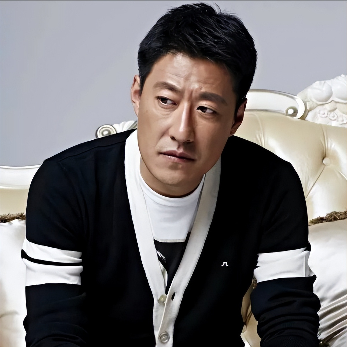 "马云飞"于震:家暴妻子流产,2婚娶小13岁娇妻,40岁生二胎