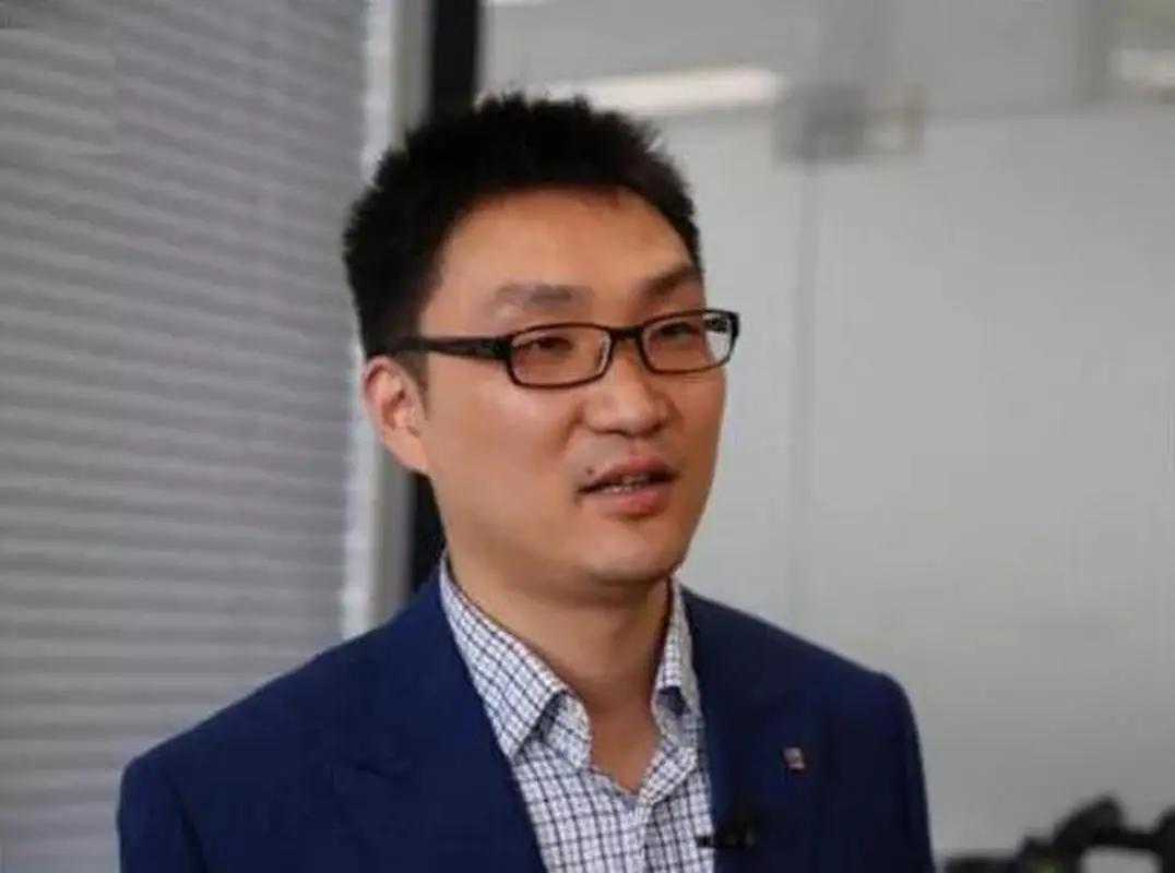 拼多多老总黄铮:放弃首富做"首善",无偿捐出1000亿,功成身退