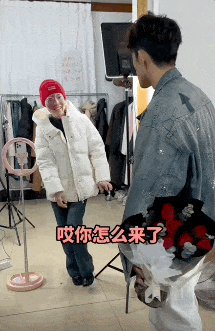 "我的女友很漂亮"!00后小伙"爆改"毁容女孩,获3亿人点赞