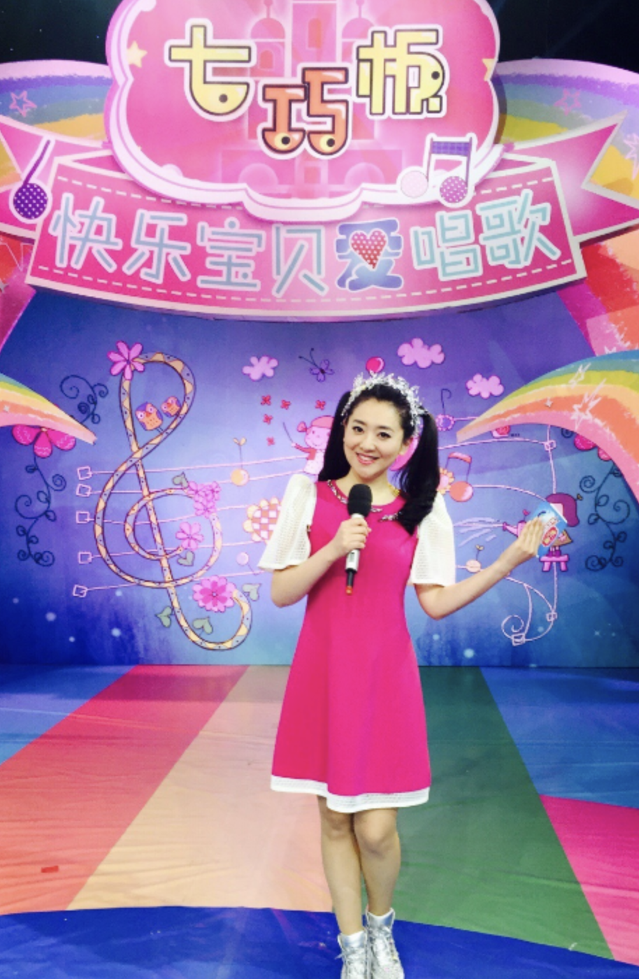 "月亮姐姐"王淏:39岁嫁富商生了孩子,如今过得怎么样