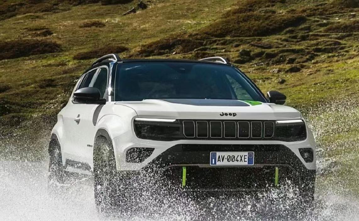jeep又发力了!全新小型suv来袭,1.2t插混 电四驱,剑指哈弗大狗