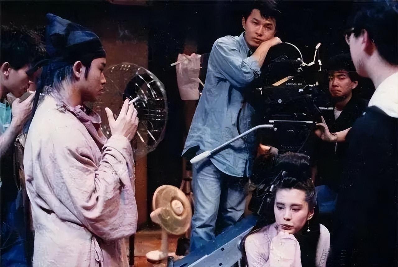 演员休息时都在干嘛?第一张我忍住了,杨紫这张我可以笑一整天